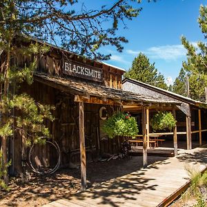 Bend-Sunriver Camping Resort 24 Ft. Yurt 12